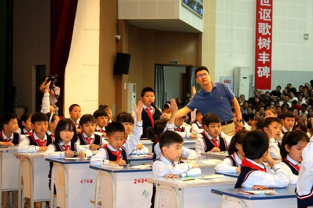 裂土分茅的意思