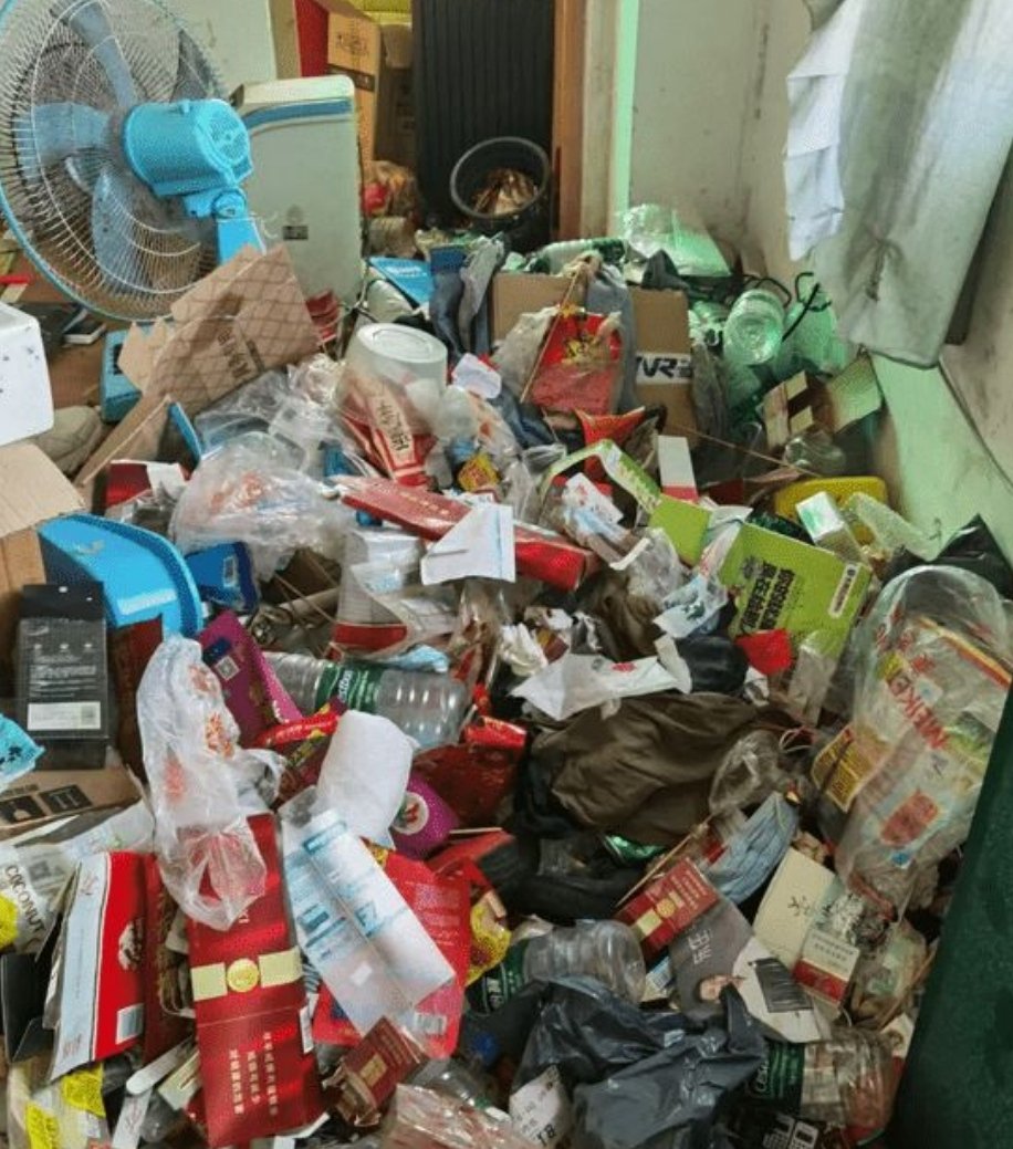 广东佛山一小伙退房留满屋垃圾，打扫花了一千，房间里的垃圾究竟有多少？