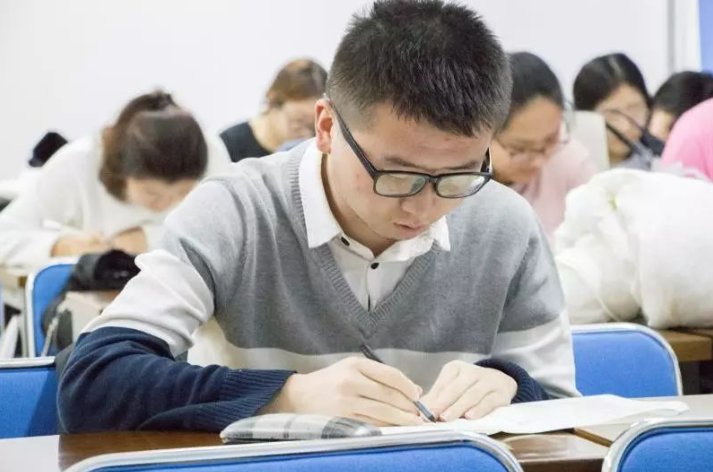 身份证丢了可以考英语四级吗？