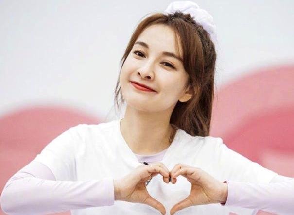 终于踏入“恋爱综艺”了,吴昕什么时候谈恋爱?