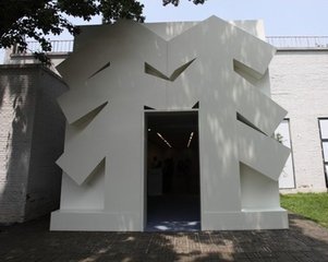 两棵树是哪个品牌的标志？