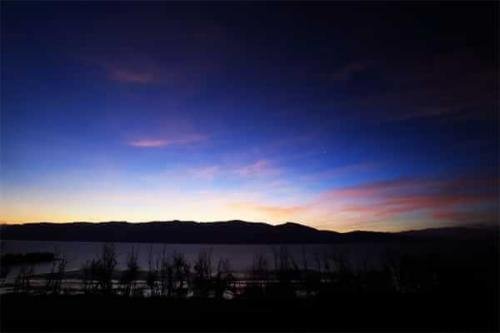 东方鱼肚白的含义是什么？