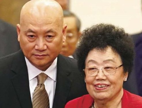 陈丽华已立好遗嘱，公开500亿如何分配，迟重瑞伤了心，究竟是怎么回事？