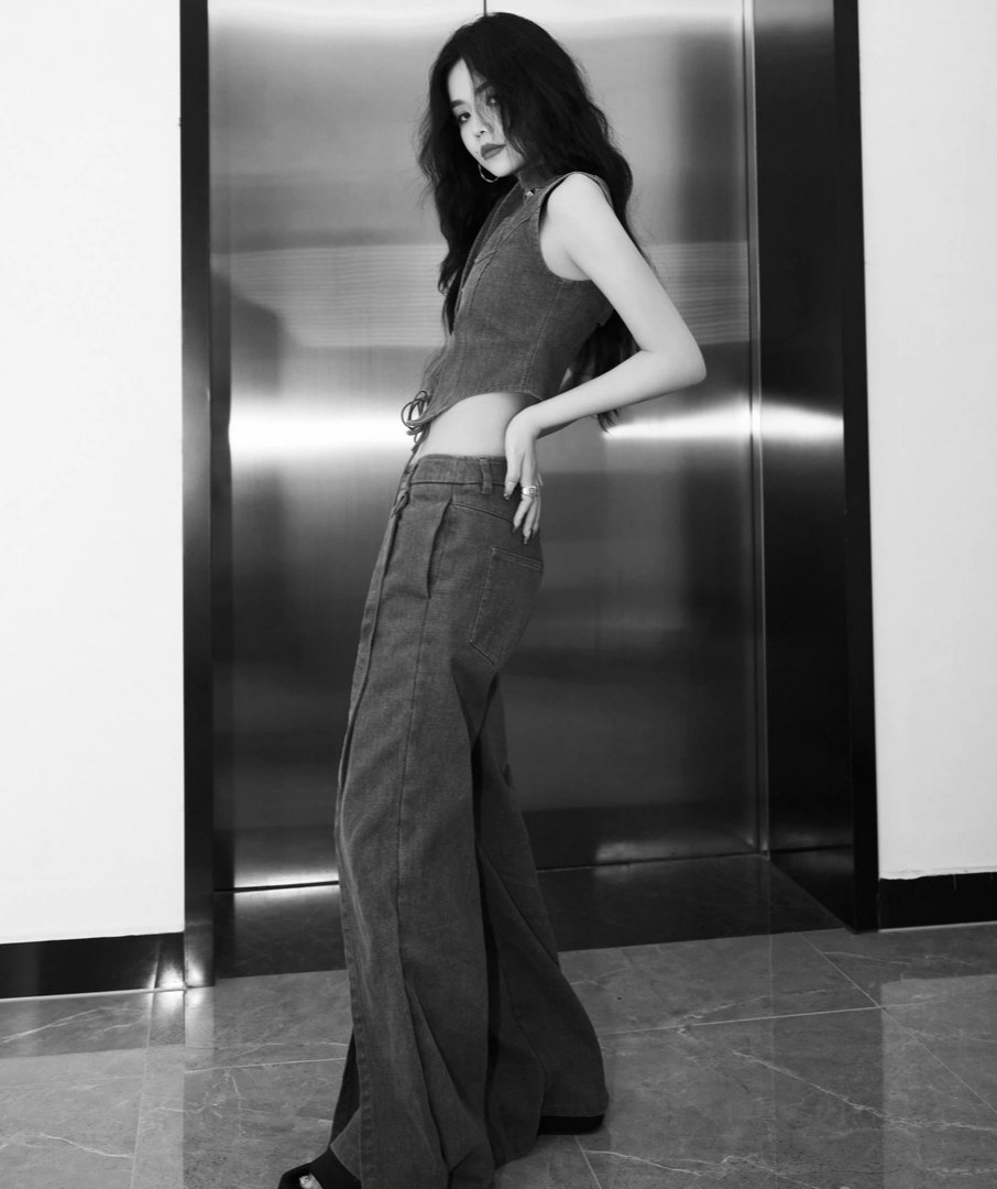 安崎透露已点掉嘴角痣,不为漂亮而是有癌变风险,怎么看待她这一决定?