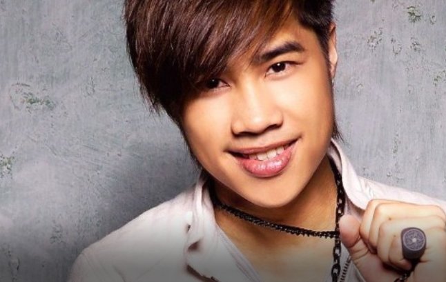 如果我变成回忆 退出了这场生命留下你错愕哭泣…… 这是什么歌