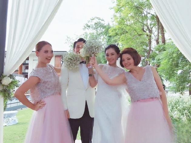 陈怡蓉大婚赞老公：全世界最帅的新郎