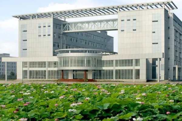 江汉职业技术学校在哪里