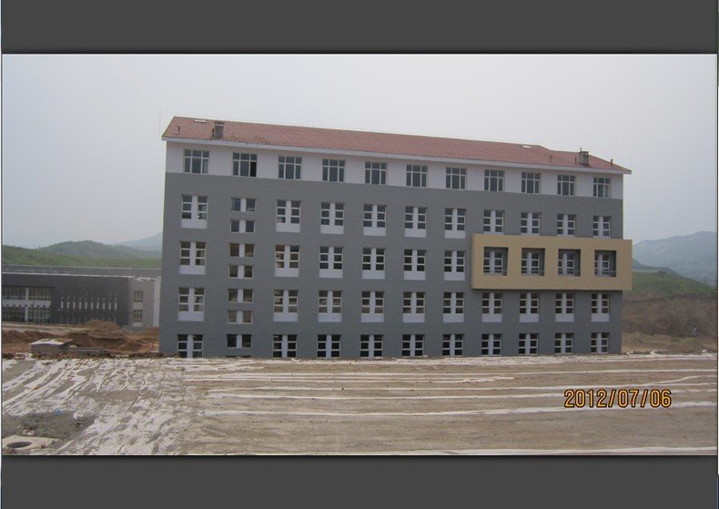 我今年刚刚被录到沈阳药科大学的药学院，请问药学院的宿舍是什么样的？最好能有照片！谢谢了