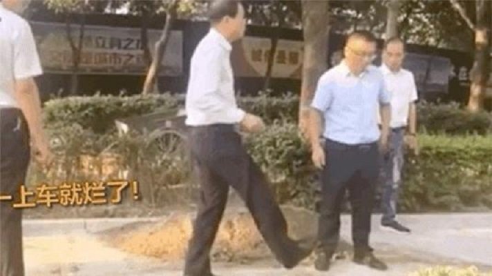 副市长当街怒斥偷工减料，这是怎么回事？