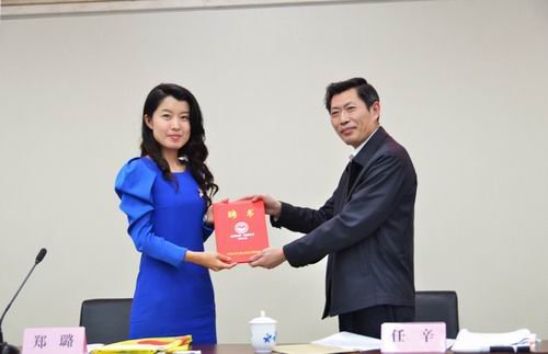 郑璐的早年经历