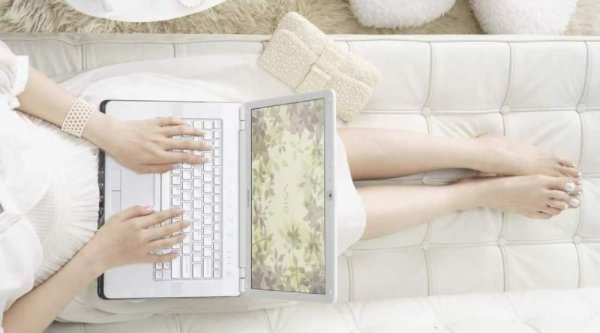 为什么在网络中，爱上一个人更容易些？