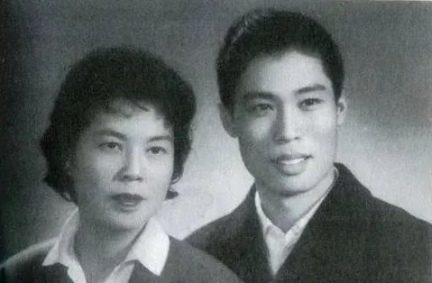 钟南山的笑，李兰娟的伞，这些老爱情你读懂了哪些？