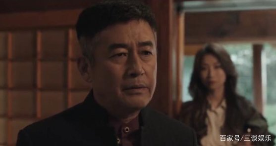 《扫黑风暴》里面，为什么孙兴要让徐英子用牙齿抵住大理石茶几？