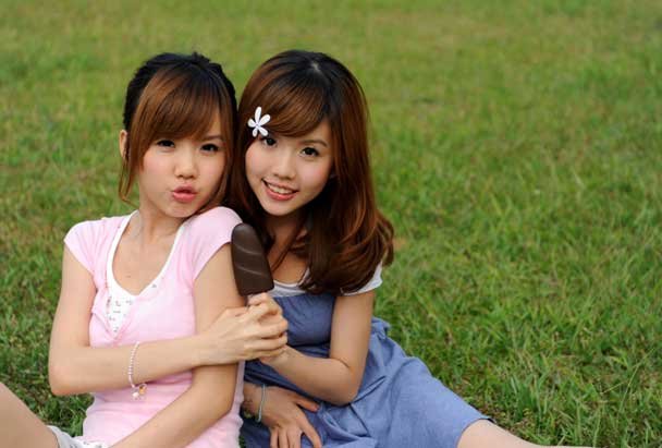 我好难过 你并不爱我 是什么歌?