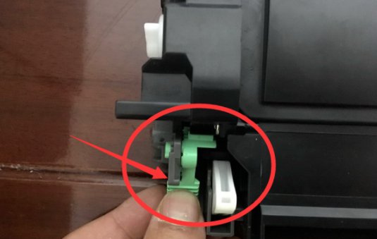 施乐m205b 墨粉已经全部用尽,打印机提示更换墨粉盒或者是确认墨粉筒安装是否正确？