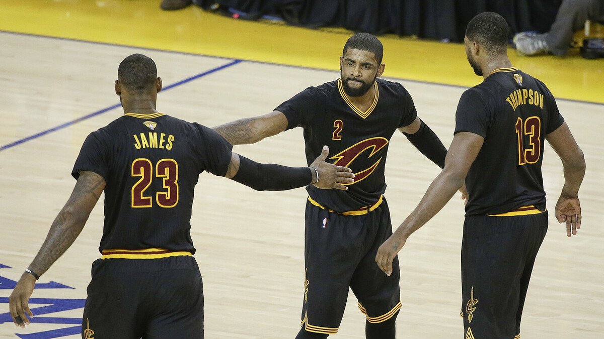 转身就走，为何詹姆斯拒绝和欧文握手？