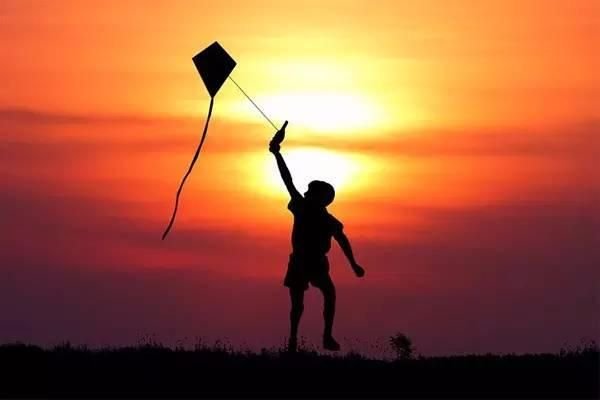 电影《追风筝的人》相比原著改编得如何？值得一看吗？