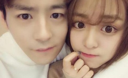 有八卦媒体拍到魏哲鸣搂许佳琪肩膀,他们之间究竟是什么关系?