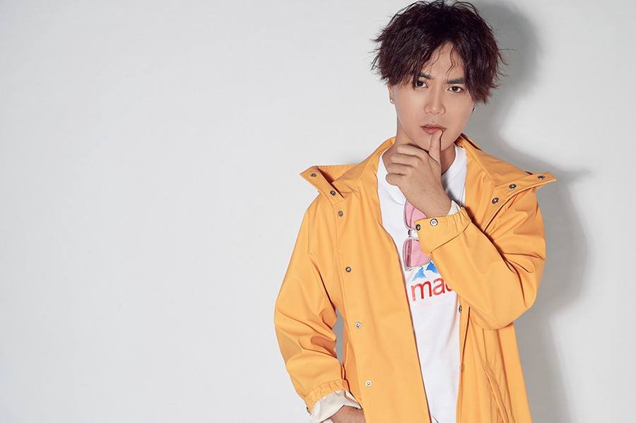 我慢慢地听雪落下的声音闭着眼睛幻想它不会停你没法靠近决不是太薄情，只是贪恋窗外好风景??是什么歌？