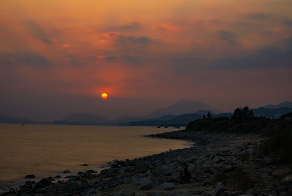 落日归山海我该归哪带字图片