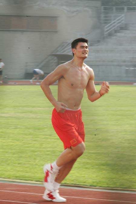 NBA哪些球员，肌肉特别强壮？