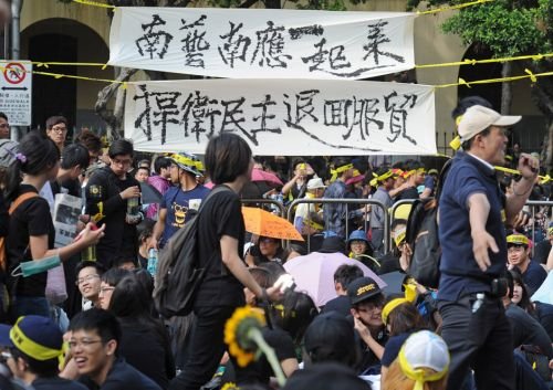 为何有台湾民众强烈反对《海峡两岸服务贸易协议》？