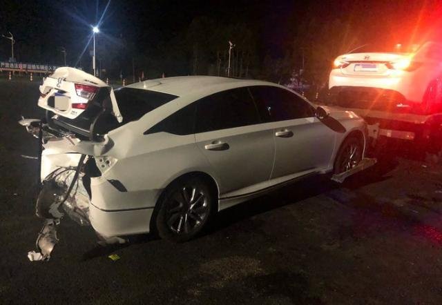 本田雅阁韧性强不强,为何在高速上被追尾就临近报废了?