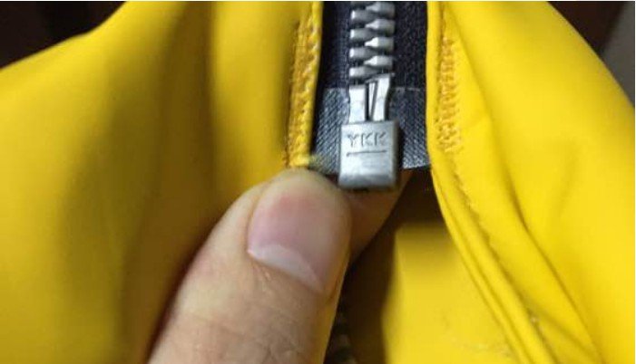 如何鉴别三叶草外套真假（有图的）