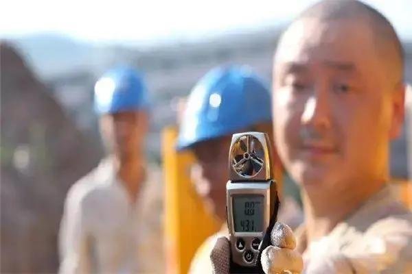 有人一月花五千，高温下电费为何让很多人崩溃？