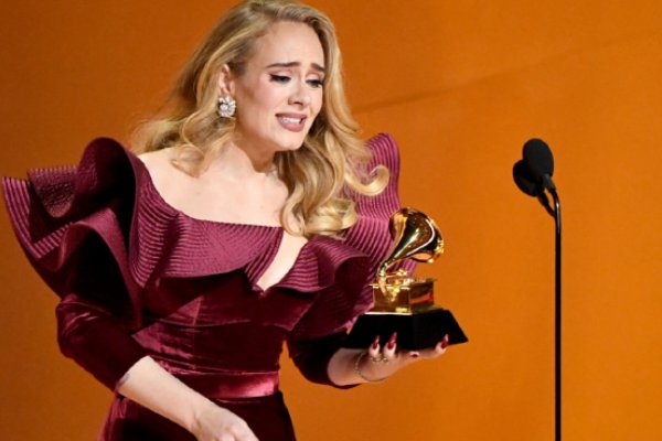 adele获格莱美最佳流行歌手