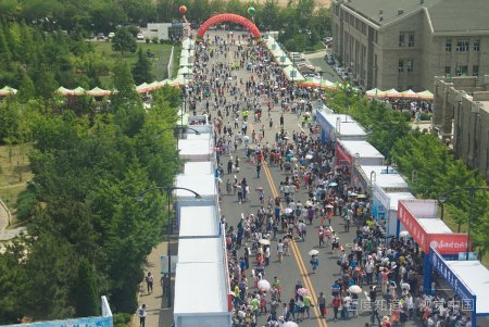 大学的学费是一年一交还是一学期？