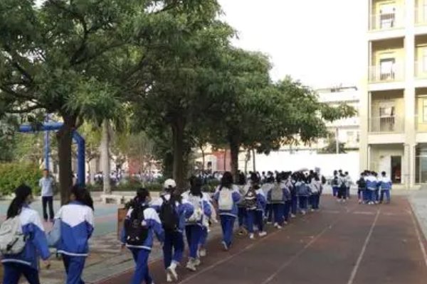 饶有兴趣的意思、拼音、出处