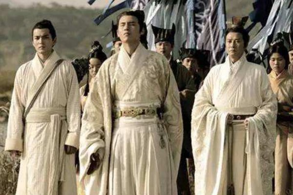 荆轲刺秦王中“发尽上指冠”的”指“应该怎么解释?