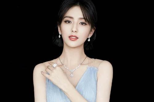 为何佟丽娅能够成为2020年春晚主持人？