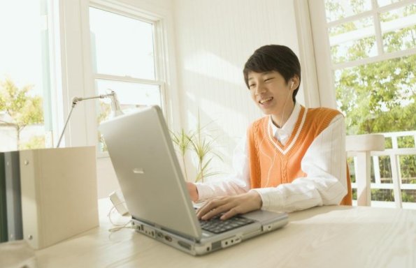 为什么在网络中，爱上一个人更容易些？