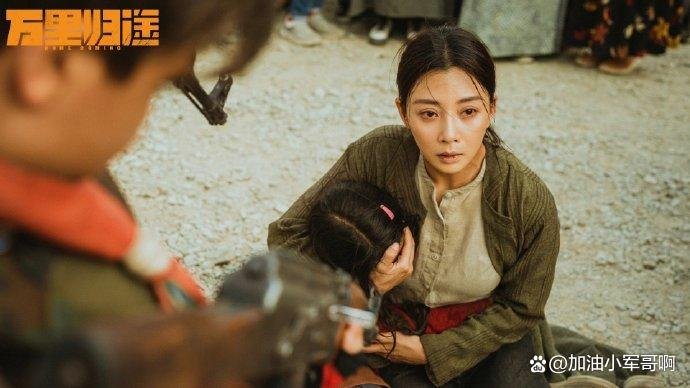 殷桃无实物表演一秒入戏青筋暴起，她在《万里归途》中的演技属于什么水平？