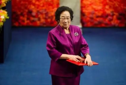 电视剧《功勋》之《屠呦呦的礼物》开播,导演为什么要让周迅来饰演屠呦呦?