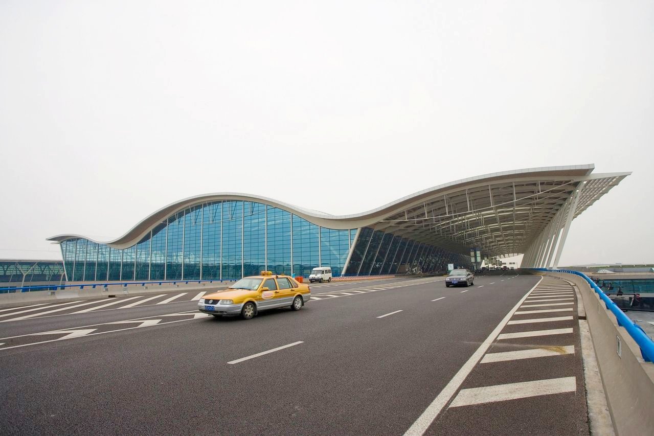 上海浦东机场停车费是多少？