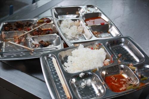 阜阳一小学的学生将营养餐倒掉，这个现象说明了什么？