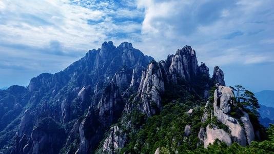 峰什么雄伟的完整成语内容是什么？