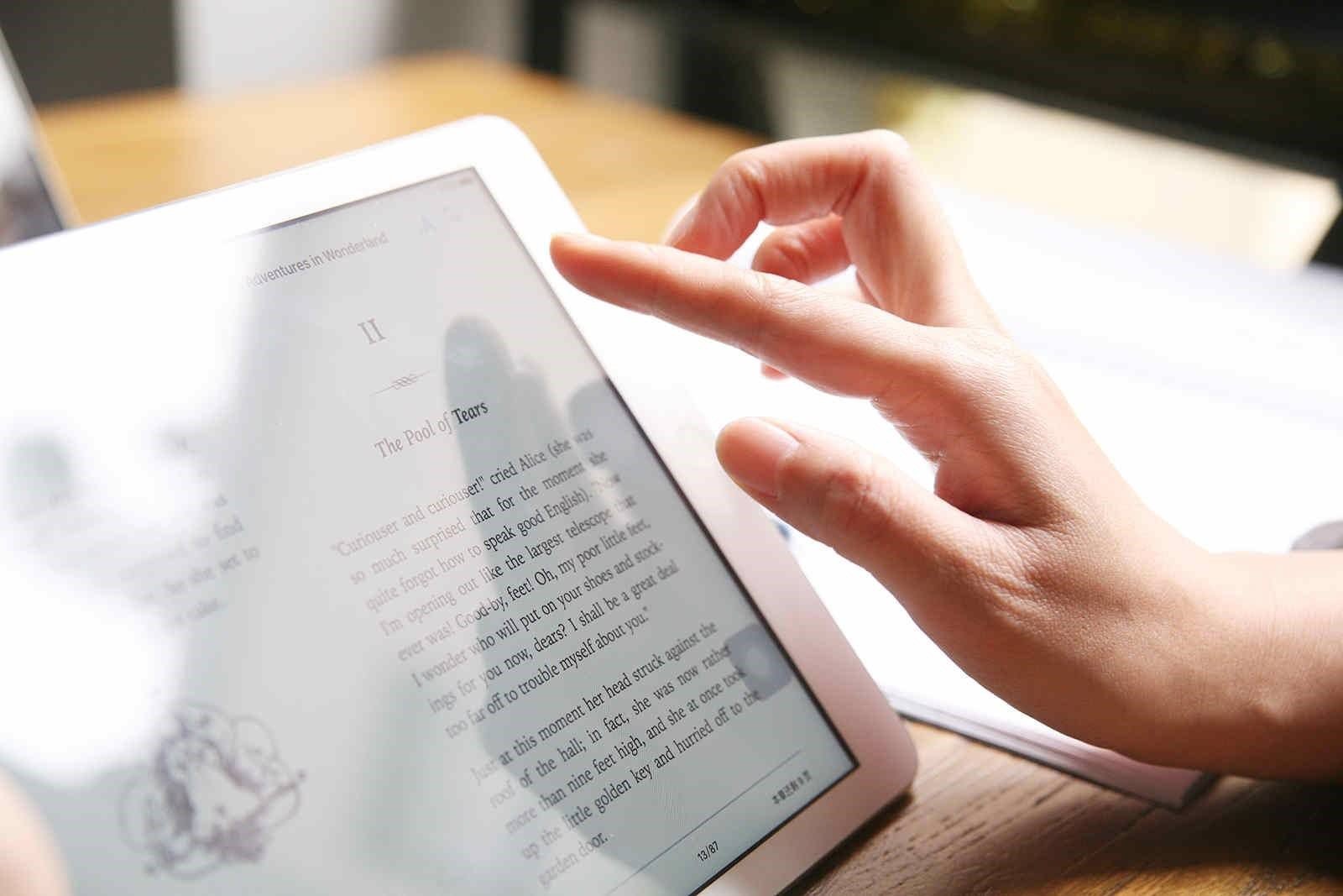 fainted要加be动词吗?