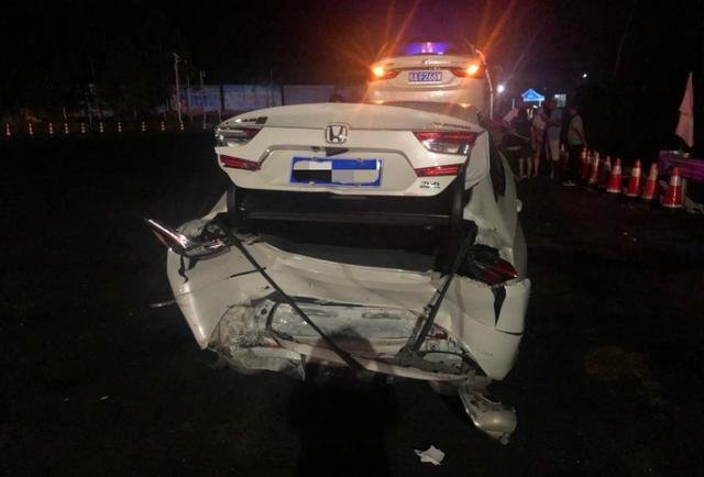 本田雅阁韧性强不强,为何在高速上被追尾就临近报废了?