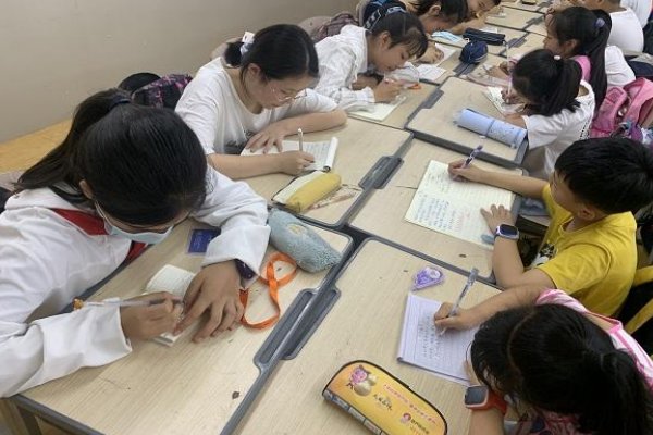 秋天的雨第二自然段怎么仿写