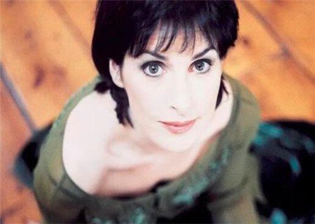 恩雅最经典的一首歌是什么啊？