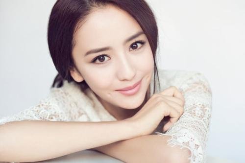 为何佟丽娅能够成为2020年春晚主持人？