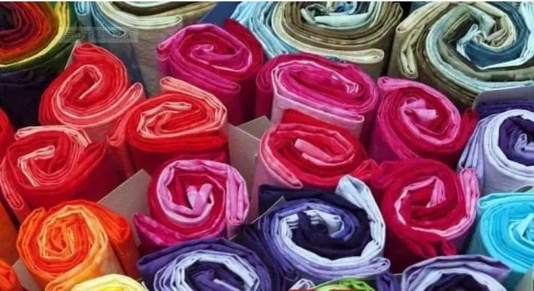 酸性染料染羊毛时,在染色过程中补加酸剂的目的是缓染。