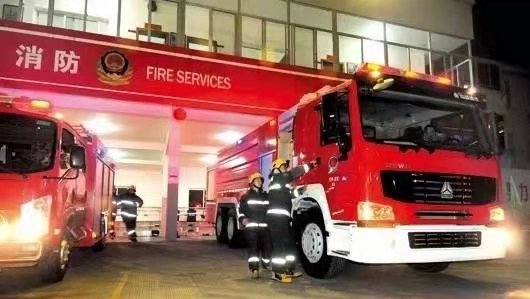 消防员除夕年夜饭吃到一半出警了，到底是怎么回事？