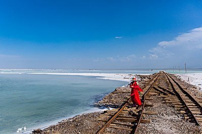 中国茶卡盐湖上了日本节目，这里是否是千与千寻取景地？