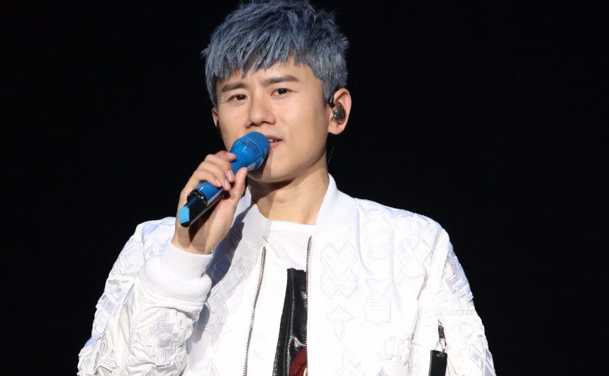 回不去的阴霾让我为你掩埋是什么歌