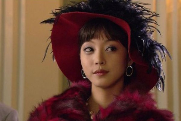 《梦幻天使》中楚楚是凡姝的表妹吗？